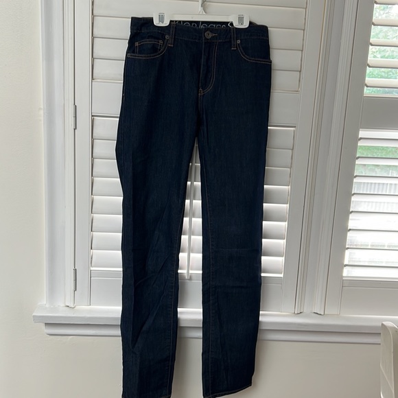 Calvin Klein skinny. Size 6. 32” inseam - Picture 2 of 4